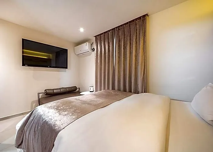 Sindorim November Hotel 2*